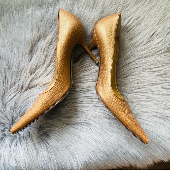 Gold Dolce & Gabbana Textured Pumps - Picture 7 of 9